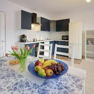  Apartament Granatowy